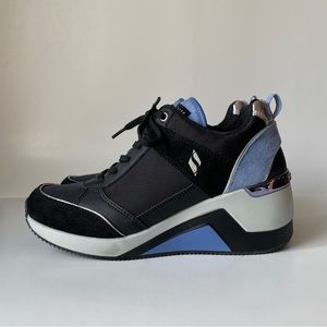 Sketchers Wedge Sneaker, Black/ Blue